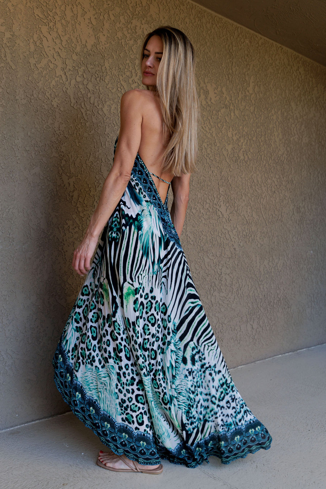 maxi sundresses for women,
long sleeveless dress,
dress long dress,
Shahida Parides,